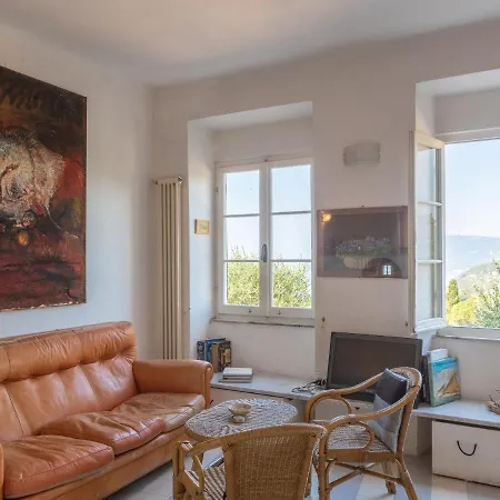 House With Dreamy Position Above The Village With Views Of Sea And Nature Prázdninový dům