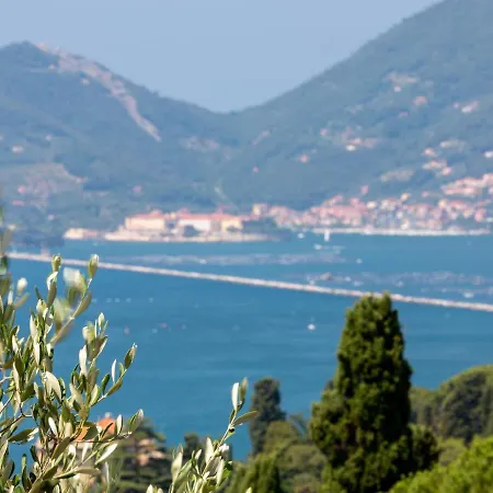 House With Dreamy Position Above The Village With Views Of Sea And Nature San Terenzo